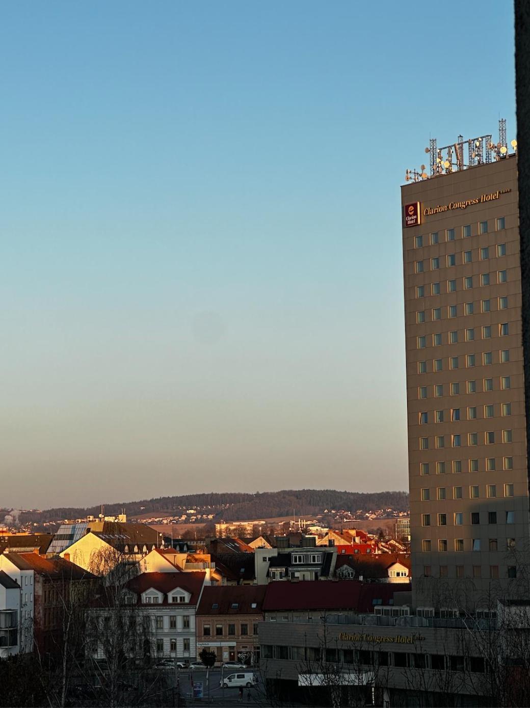 Orange S Parkovacim Mistem V Centru Mesta